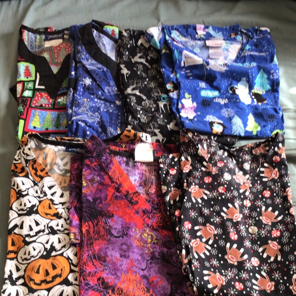 Women's scrub tops, set of 7, all sz medium Christmas, Halloween, winter themed